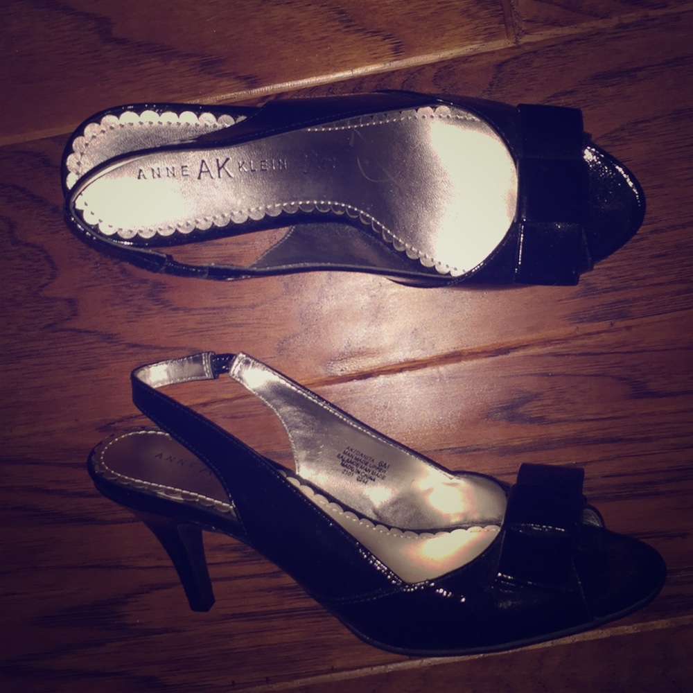 Anne Klein low heel